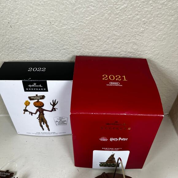 2 Hallmark Ornaments 
2021 Harry Potter Sorting Hat
2022 The Pumpkin King - Picture 6 of 8